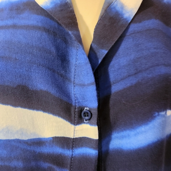 Revolve Bella Dahl Button Down Shirt in "Blue Wave" Small - Picture 6 of 8